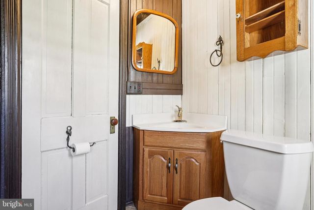 1 W LINDEN RD, Burlington Township, NJ 08016