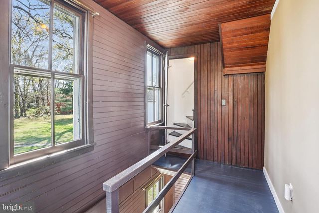 1 W LINDEN RD, Burlington Township, NJ 08016