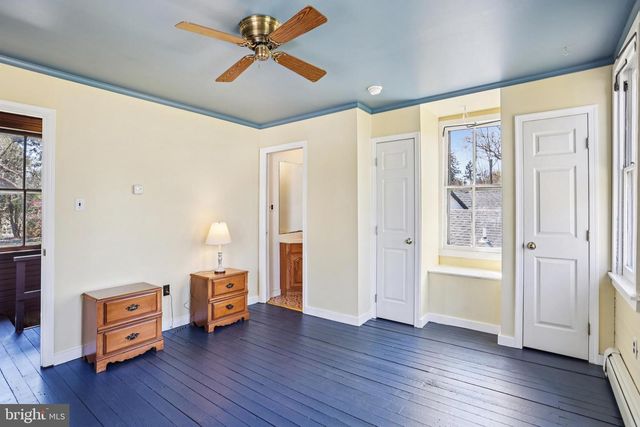 1 W LINDEN RD, Burlington Township, NJ 08016