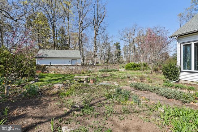 1 W LINDEN RD, Burlington Township, NJ 08016