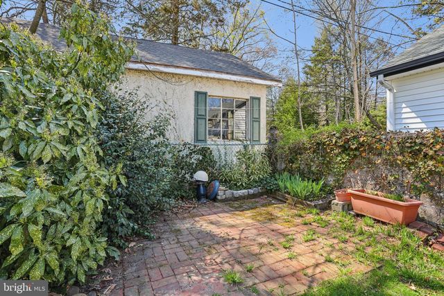 1 W LINDEN RD, Burlington Township, NJ 08016