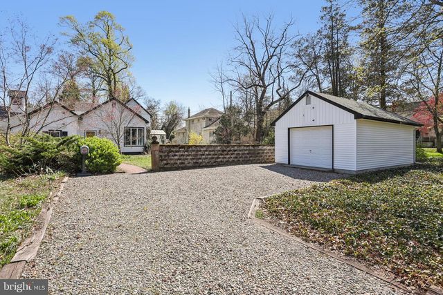 1 W LINDEN RD, Burlington Township, NJ 08016