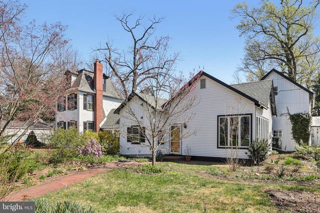 1 W LINDEN RD, Burlington Township, NJ 08016