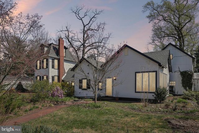 1 W LINDEN RD, Burlington Township, NJ 08016