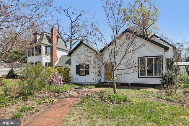 1 W LINDEN RD, Burlington Township, NJ 08016