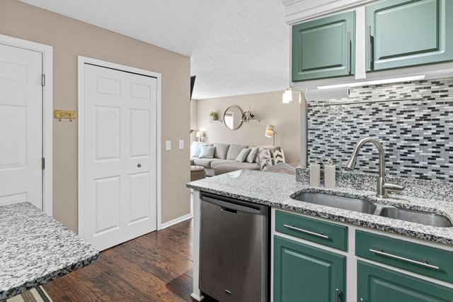 15784 Flackwood Trail 95, Apple Valley, MN 55124