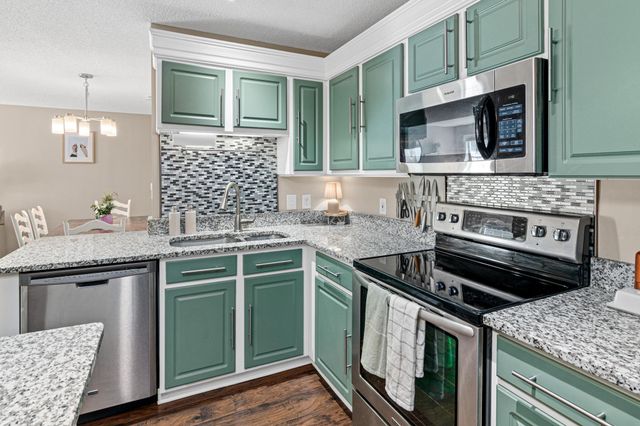 15784 Flackwood Trail 95, Apple Valley, MN 55124