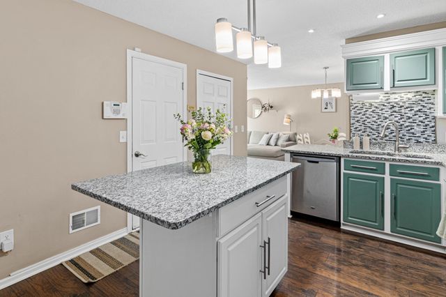 15784 Flackwood Trail 95, Apple Valley, MN 55124