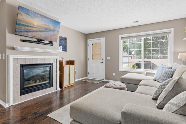 15784 Flackwood Trail 95, Apple Valley, MN 55124