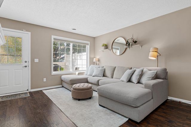15784 Flackwood Trail 95, Apple Valley, MN 55124