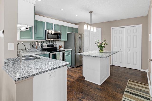 15784 Flackwood Trail 95, Apple Valley, MN 55124