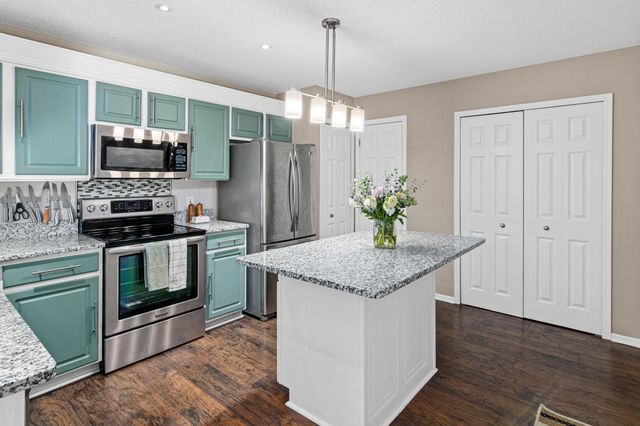 15784 Flackwood Trail 95, Apple Valley, MN 55124