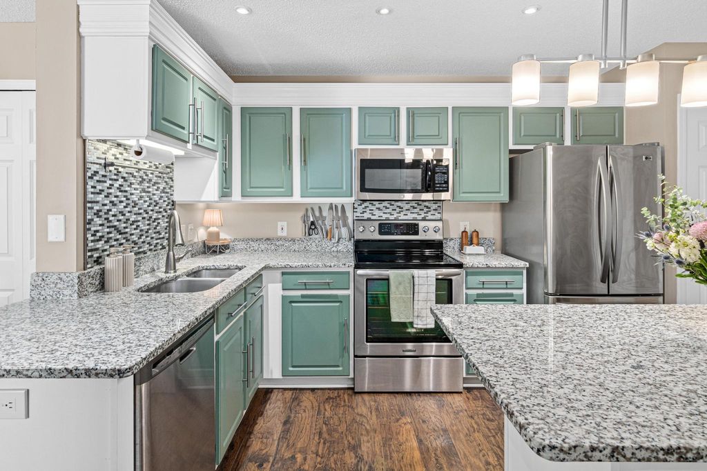 15784 Flackwood Trail 95, Apple Valley, MN 55124