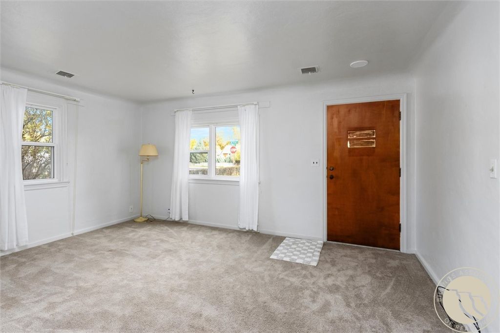 948 Lake Elmo Drive, Billings, MT 59105 photo 2