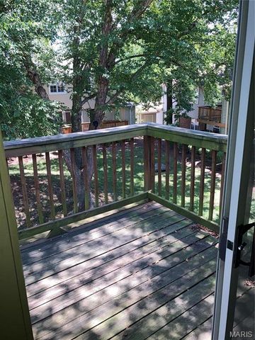 1690 E Swan Circle, St Louis, MO 63144