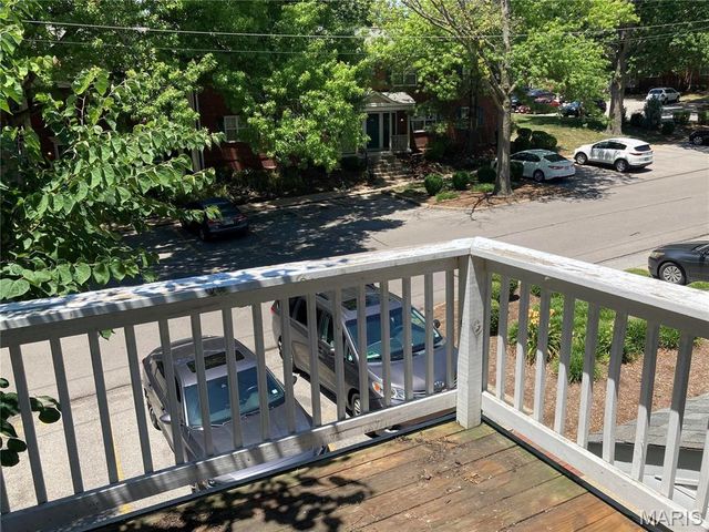 1690 E Swan Circle, St Louis, MO 63144