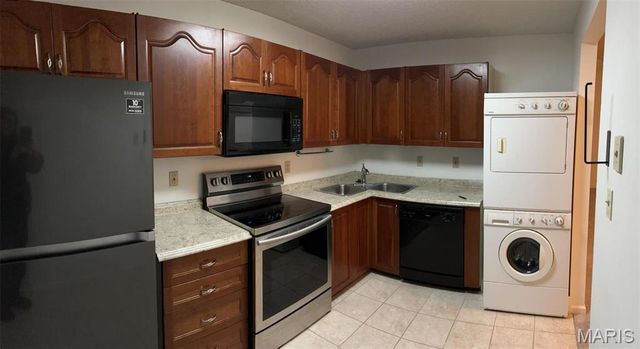 1690 E Swan Circle, St Louis, MO 63144