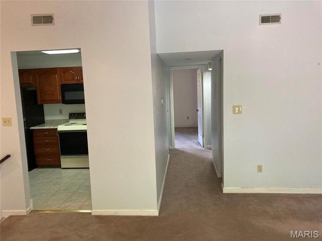 1690 E Swan Circle, St Louis, MO 63144