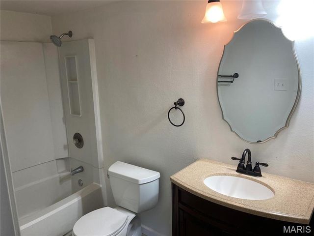 1690 E Swan Circle, St Louis, MO 63144