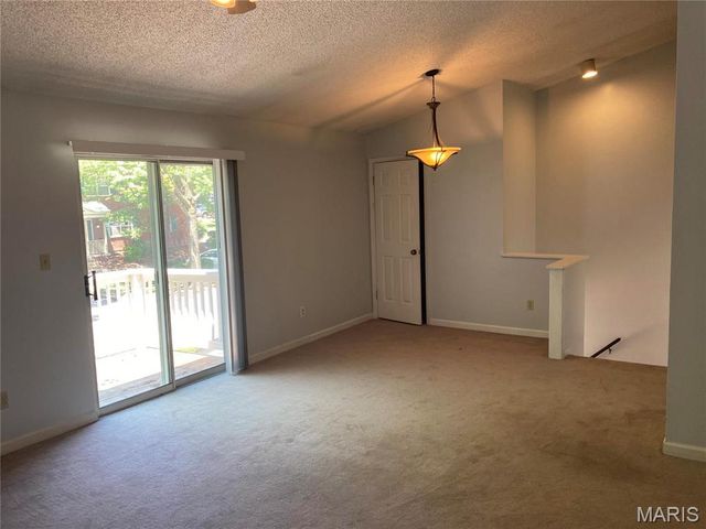 1690 E Swan Circle, St Louis, MO 63144