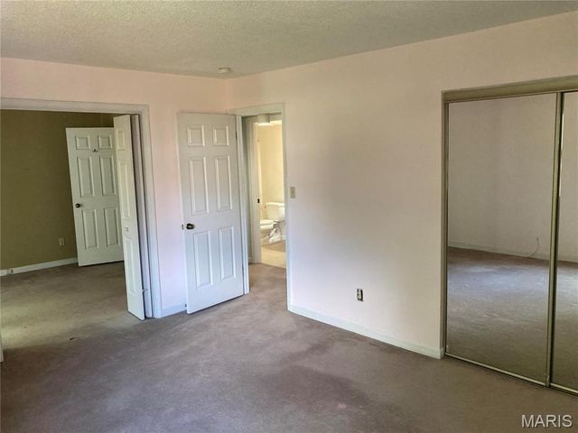 1690 E Swan Circle, St Louis, MO 63144