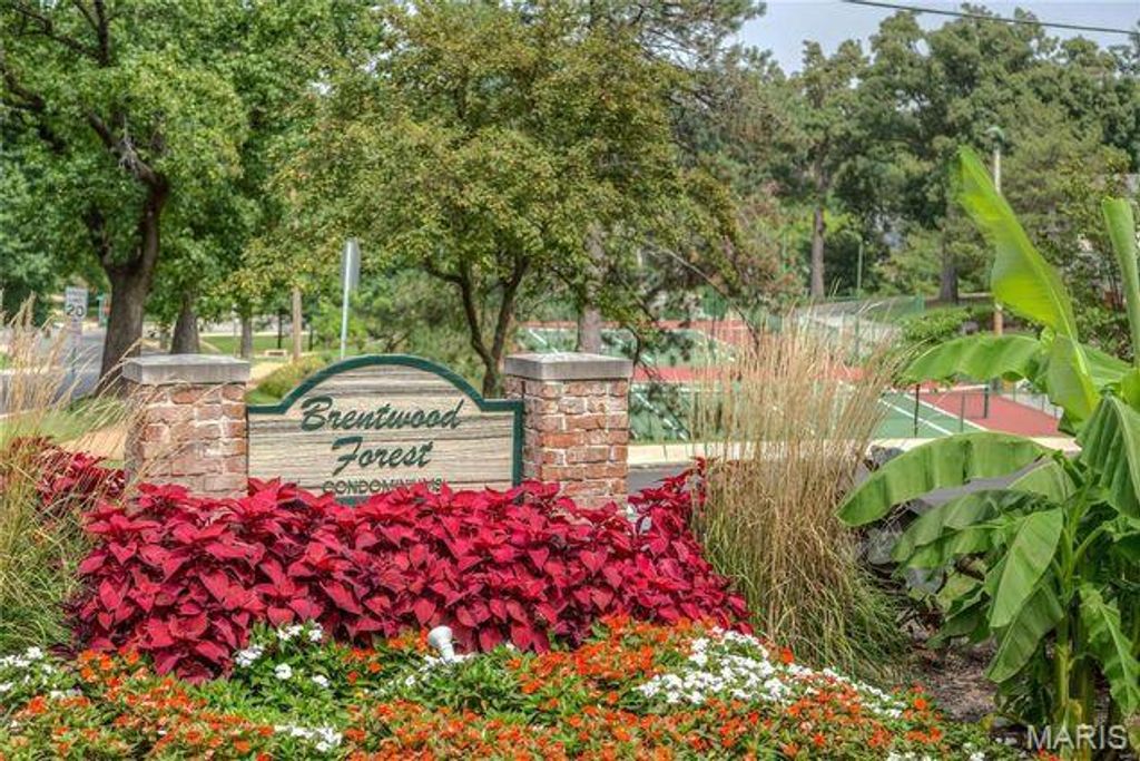 1690 E Swan Circle, St Louis, MO 63144