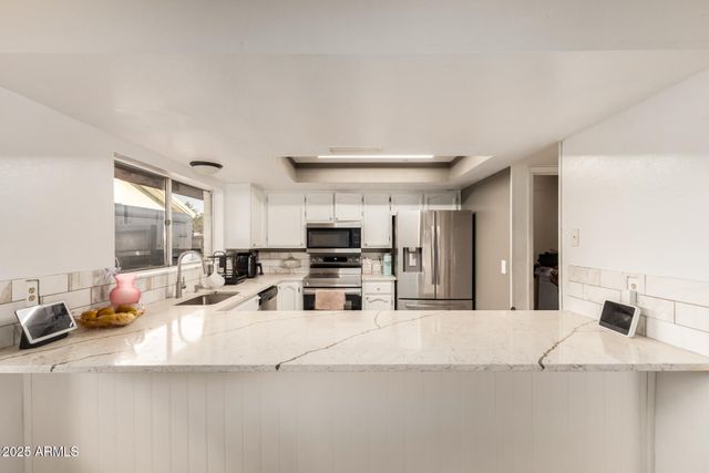 2202 E HAMPTON Avenue, Mesa, AZ 85204