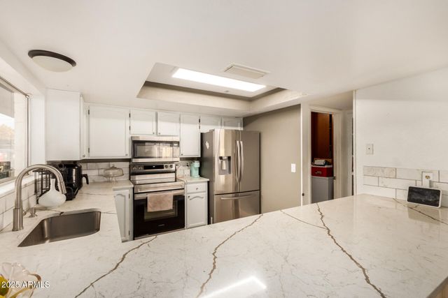 2202 E HAMPTON Avenue, Mesa, AZ 85204