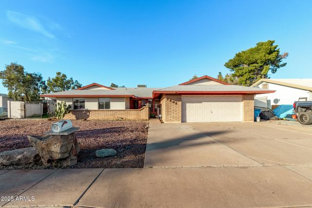 2202 E HAMPTON Avenue, Mesa, AZ 85204