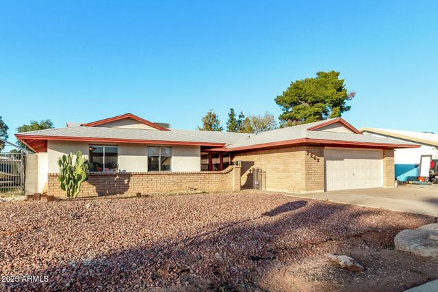 2202 E HAMPTON Avenue, Mesa, AZ 85204