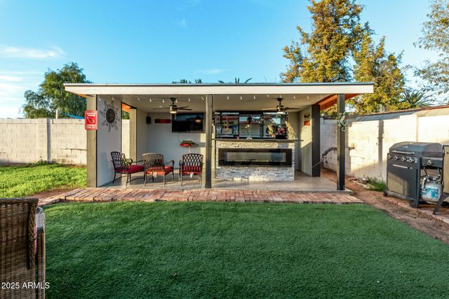 2202 E HAMPTON Avenue, Mesa, AZ 85204