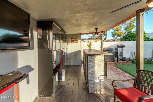 2202 E HAMPTON Avenue, Mesa, AZ 85204