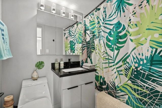 445 Kaiolu Street 704, Honolulu, HI 96815