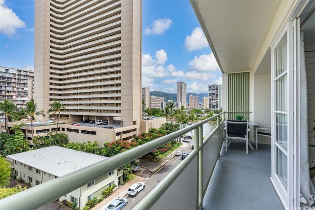 445 Kaiolu Street 704, Honolulu, HI 96815
