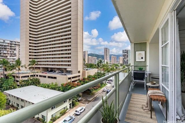 445 Kaiolu Street 704, Honolulu, HI 96815