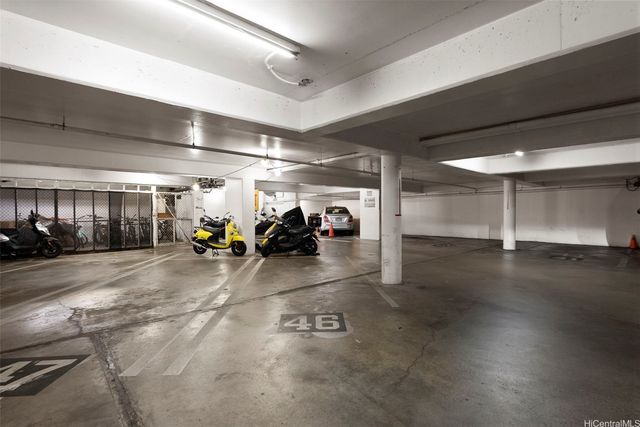 445 Kaiolu Street 704, Honolulu, HI 96815