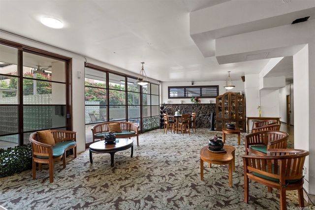 445 Kaiolu Street 704, Honolulu, HI 96815