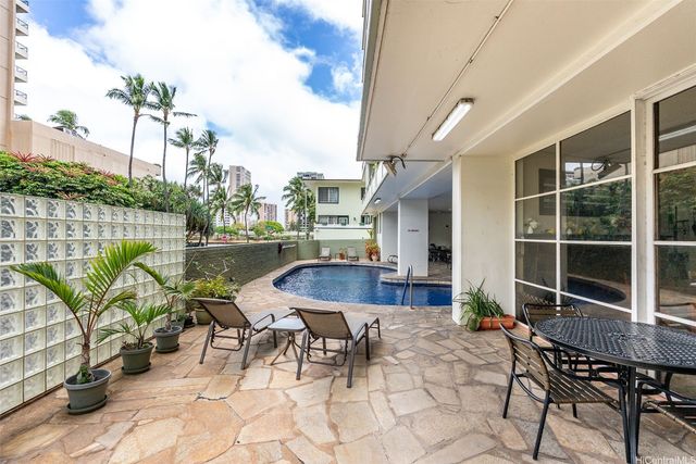 445 Kaiolu Street 704, Honolulu, HI 96815