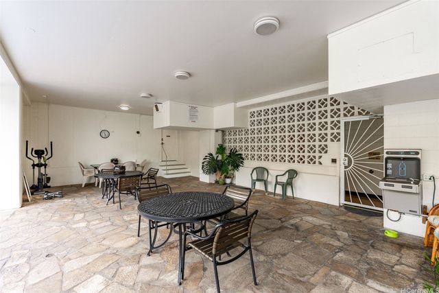 445 Kaiolu Street 704, Honolulu, HI 96815