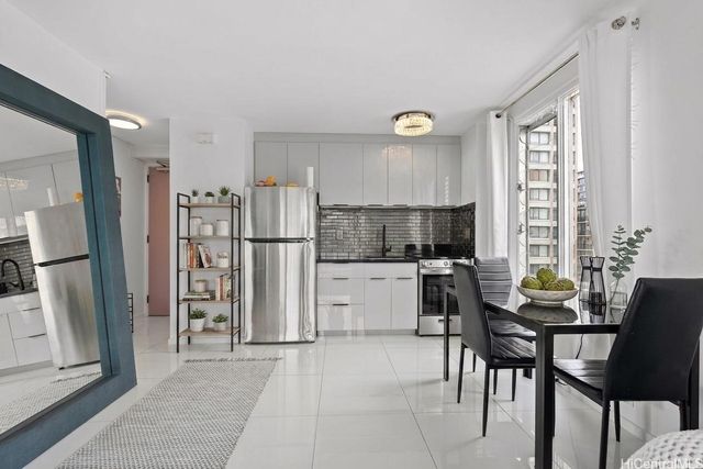 445 Kaiolu Street 704, Honolulu, HI 96815