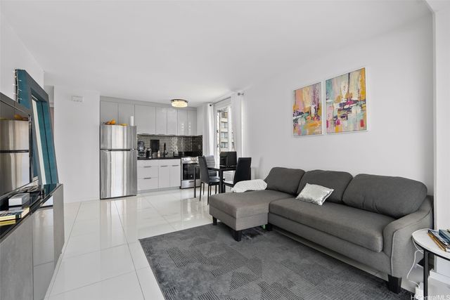 445 Kaiolu Street 704, Honolulu, HI 96815