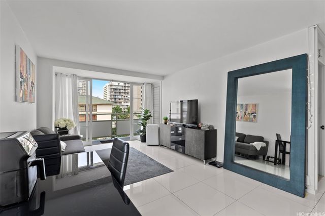 445 Kaiolu Street 704, Honolulu, HI 96815