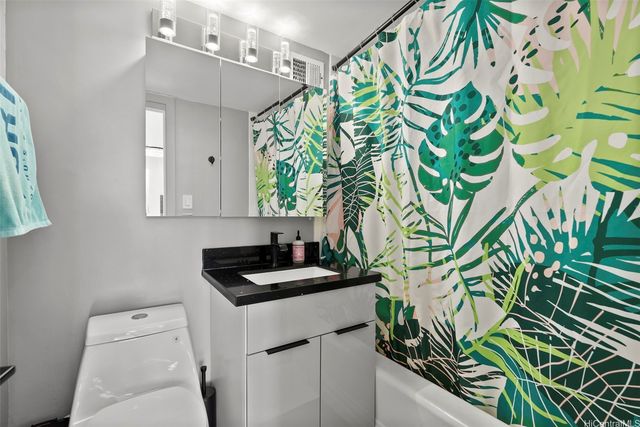 445 Kaiolu Street 704, Honolulu, HI 96815