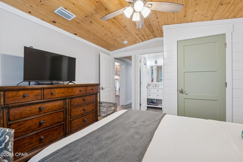 Image 11 of property listing at 608 Seabreeze Drive, Panama City Beach, FL 32408