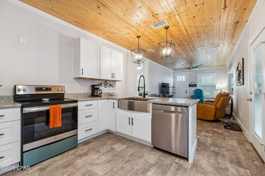 Image 8 of property listing at 608 Seabreeze Drive, Panama City Beach, FL 32408