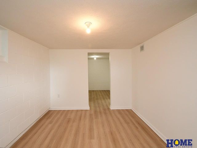 901 S 24th Street, Lincoln, NE 68510