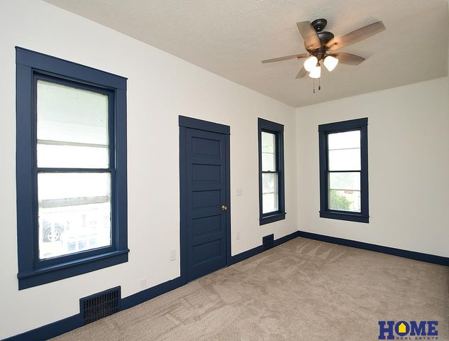 901 S 24th Street, Lincoln, NE 68510