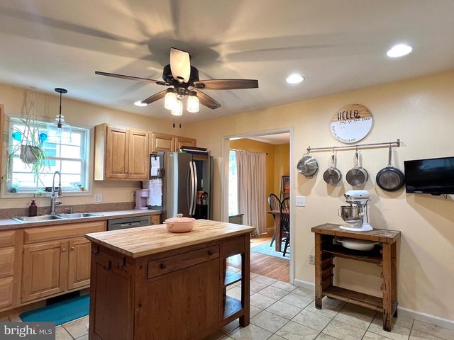 210 W WALNUT ST, Marietta, PA 17547