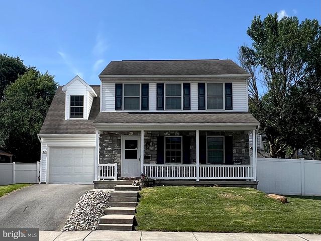 210 W WALNUT ST, Marietta, PA 17547