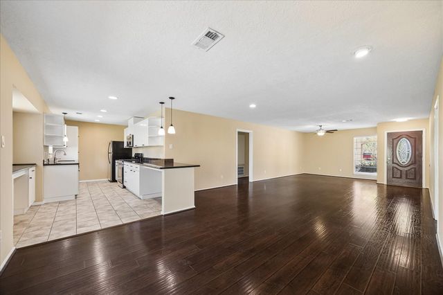 5718 Viking Drive, Houston, TX 77092